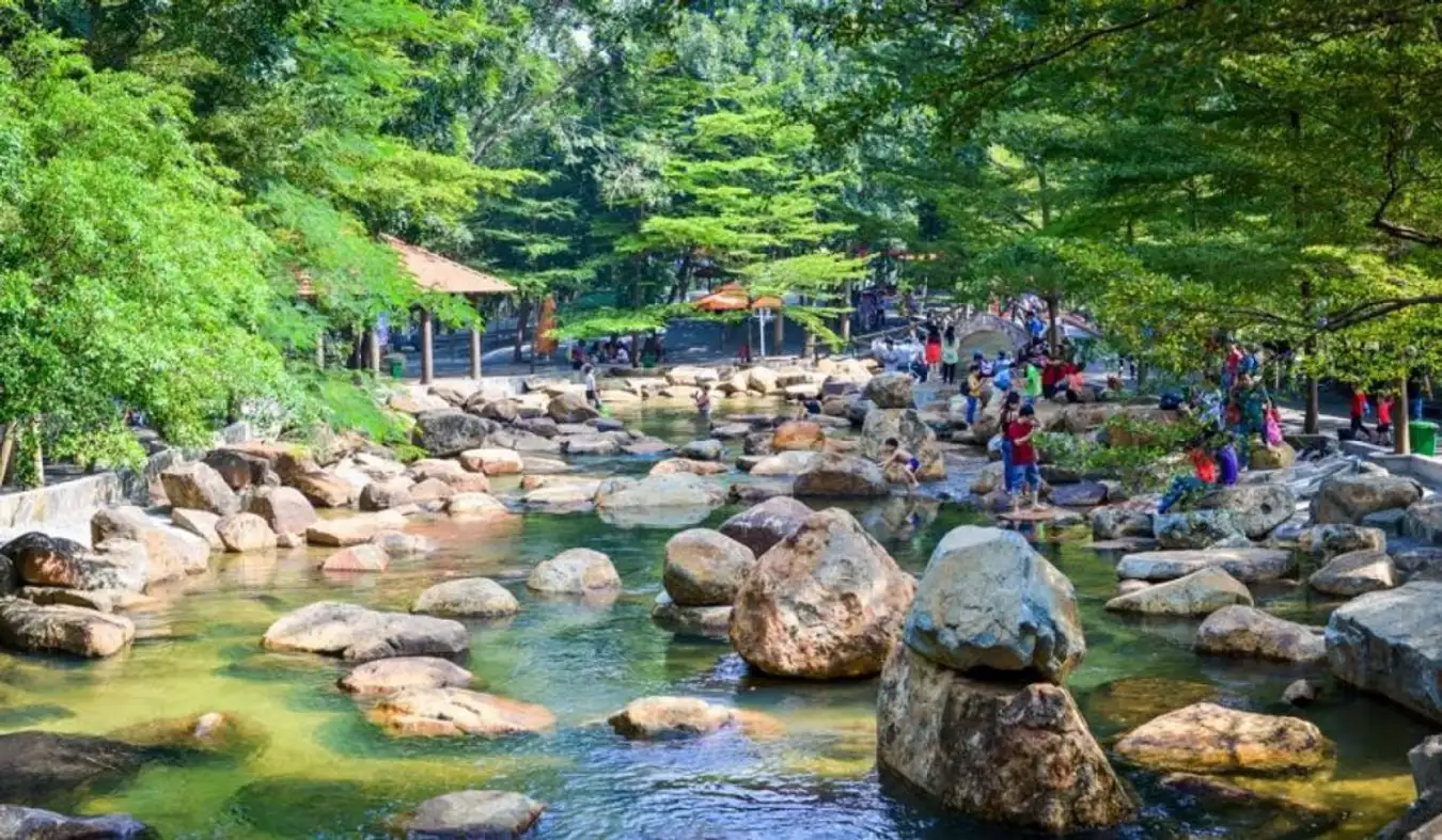 Khu du lịch sinh thái Thủy Châu là một khu du lịch nghỉ dưỡng với không gian xanh mát và trong lành